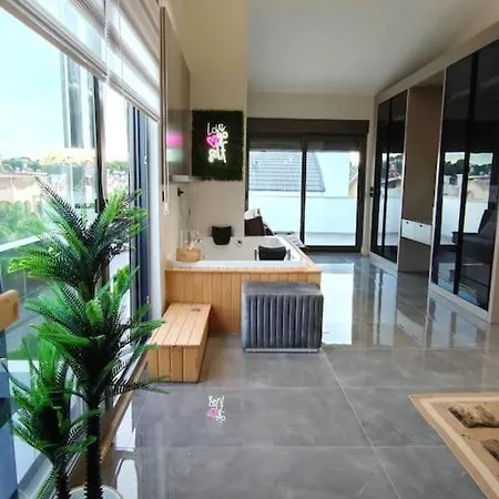 Ultra Luxury Casa Feliz 4*